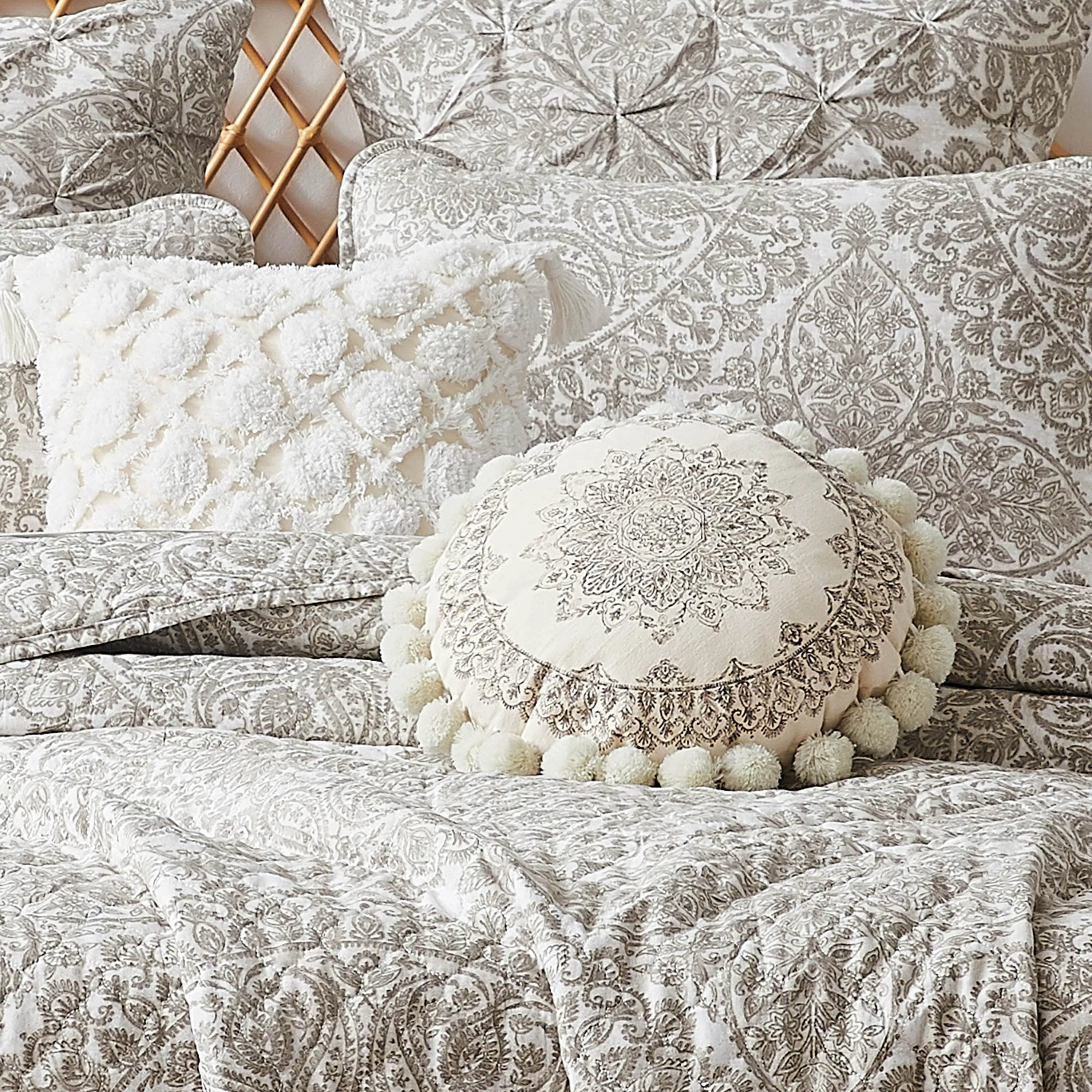 Ashanti 7-Piece Quilt Bedding Set