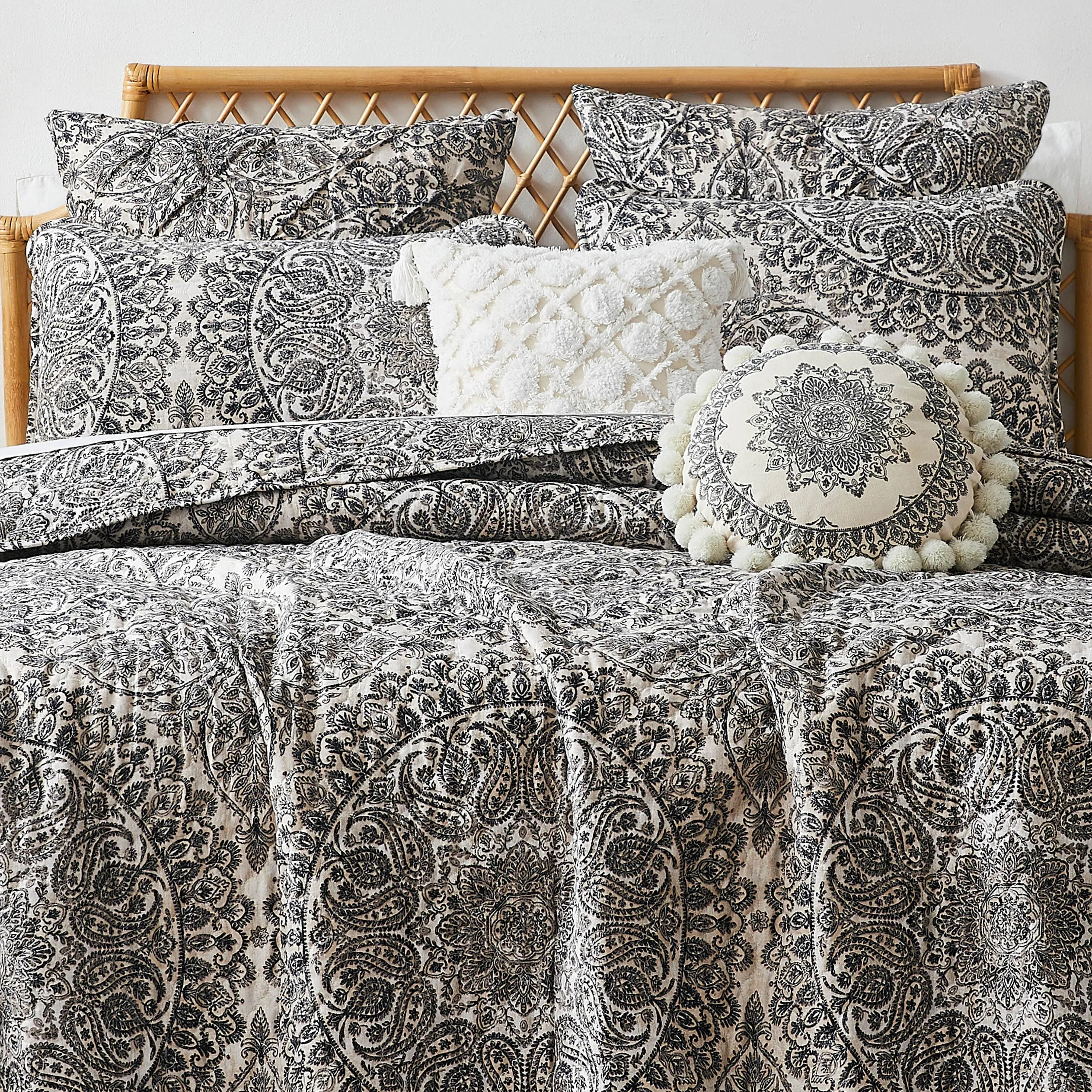 Ashanti 7-Piece Quilt Bedding Set