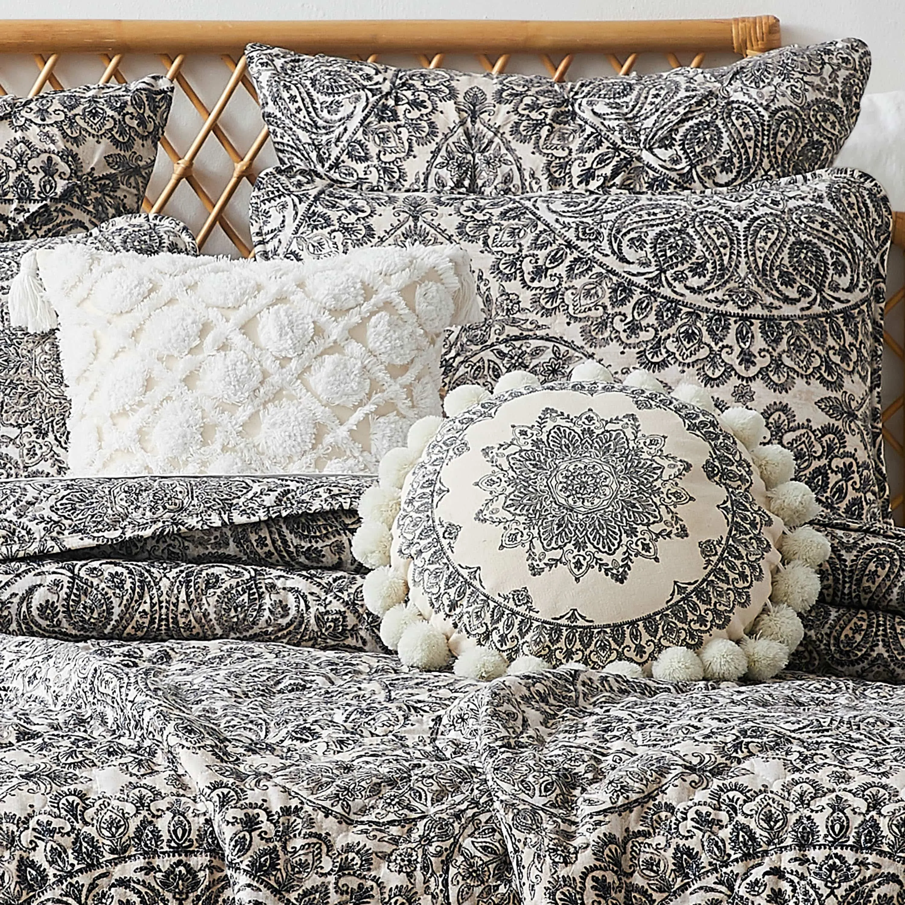 Ashanti 7-Piece Quilt Bedding Set