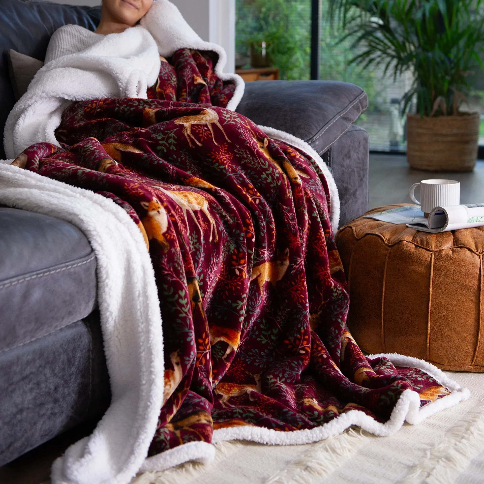 Fox & Deer Sherpa Heated Throw - Mulberry