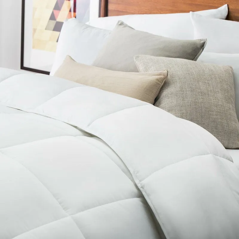 Goofdo White Microfiber Down Alternative Comforter