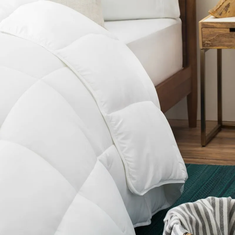 Goofdo White Microfiber Down Alternative Comforter